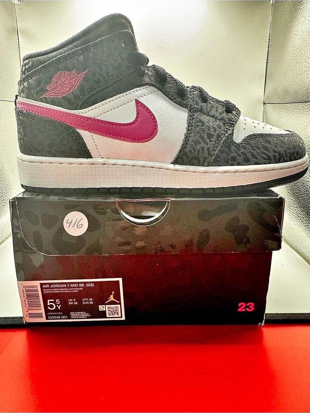 Jordan Air Jordan 1 Mid SE (GS) ) Sneakers Black & White US 5.5Y